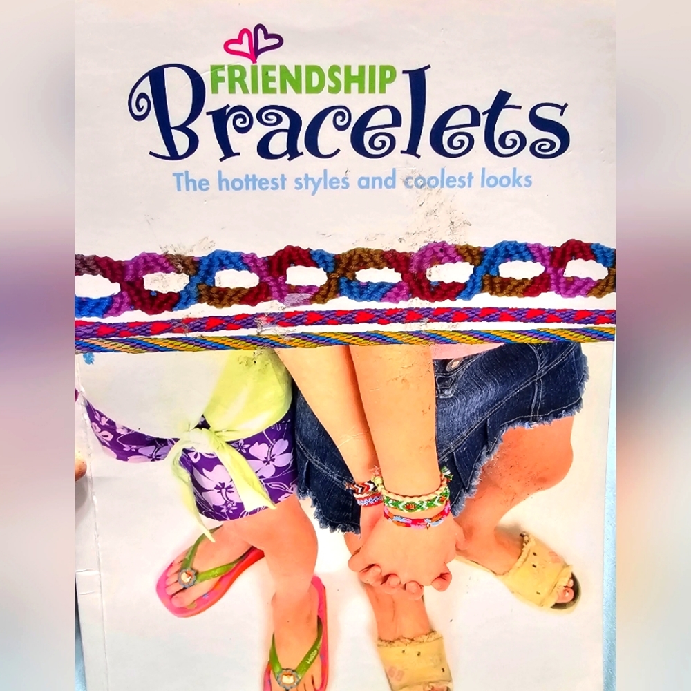 "FRIENDSHIP BRACELETS" A HOW TO BOOK